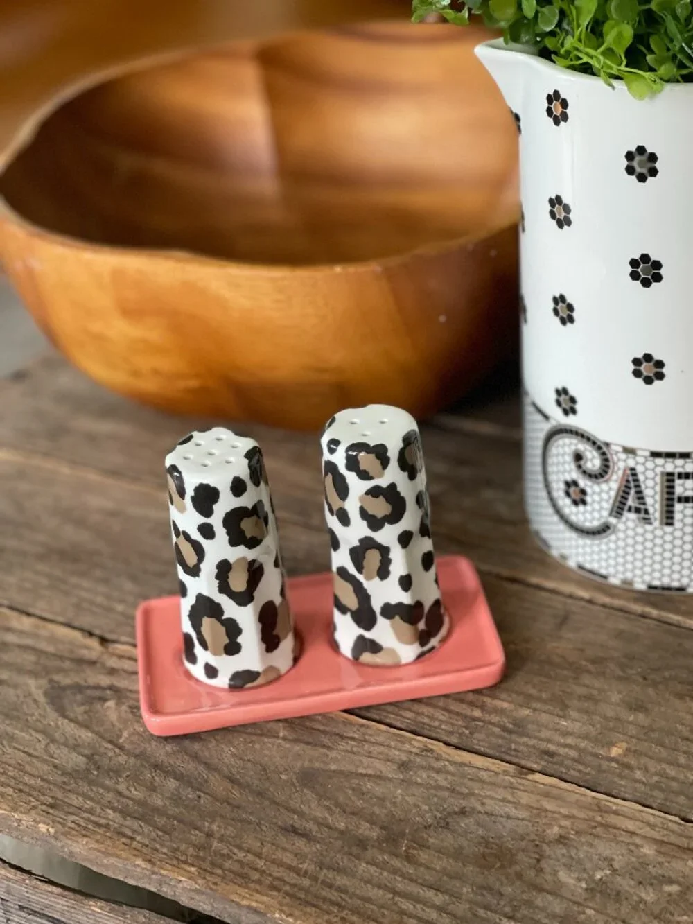 Anthropologie Chintzware Leopard Salt Pepper Shakers Set-NEW